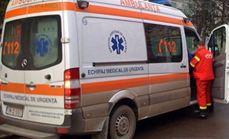 O nouă victimă a închiderii spitalelor. Un bărbat a murit în ambulanţă în drum spre spital