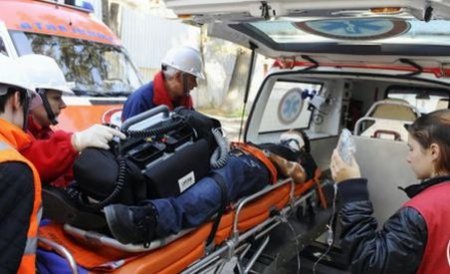 Un bărbat a murit în faţa unui spital închis. Raed Arafat: Nu trebuia trimis la spital cu o maşină privată