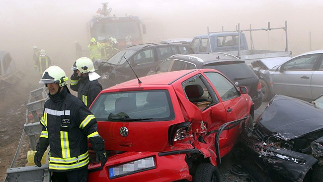 Accident groaznic în Germania: 80 de maşini avariate, opt morţi şi 40 de răniţi