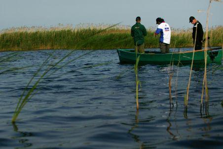 Pescar dispărut, după ce barca în care se afla s-a răsturnat pe un lac din Năvodari