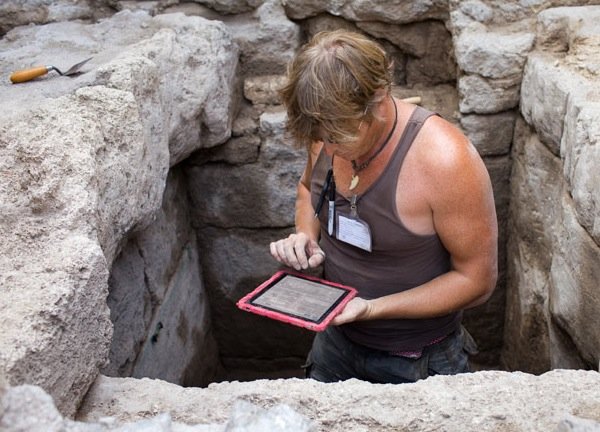 iPad-ul, folosit de arheologii americani la situl din Pompei