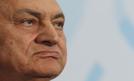 Fostul preşedinte egiptean Hosni Mubarak şi cei doi fii ai săi, în detenţie 15 zile