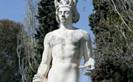 Statuia lui Apollo nud şi &quot;supradotat&quot; din Nisa, revine la locul ei de cinste