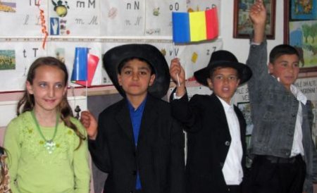 Washington Post: Un număr foarte mare de tineri din România ar putea fi rasişti