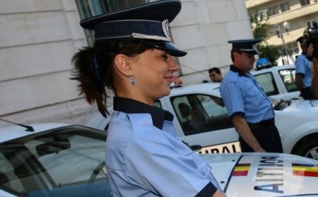 O fostă poliţistă din România, prinsă la furat în Italia