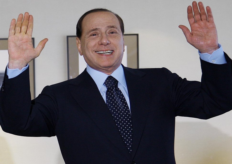 Silvio Berlusconi promite că nu va candida pentru un nou mandat în 2013
