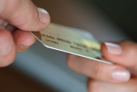 Cardul de credit cu poliţă de asigurare a cumpărăturilor - ultima găselniţă a băncilor