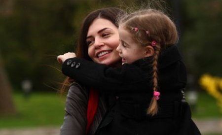 Monica Columbeanu şi fetiţa ei au petrecut împreună prima zi după reunire într-un mall