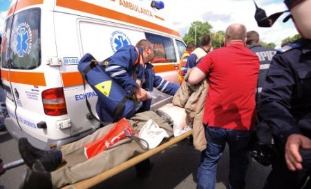 Tg Mureş. Un şofer turmentat a plonjat cu maşina într-un şanţ de doi metri