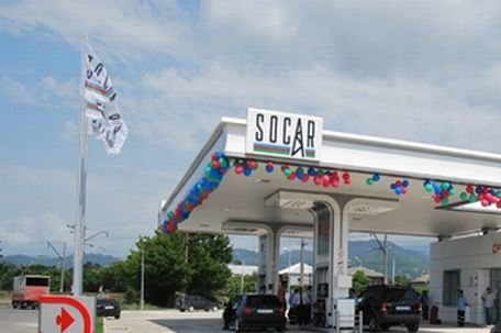 Benzina s-ar putea ieftini odată cu intrarea SOCAR pe piaţa română 