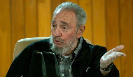 Fidel Castro renunţă la conducerea Partidului Comunist Cubanez