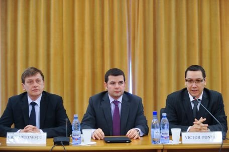 Liderii partidelor de opoziţie au comentat demisia ministrului Botiş la Antena 3