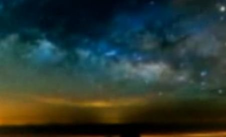 Un fotograf a reuşit să filmeze Calea Lactee în timpul unei furtuni de nisip. Vezi cum arată
