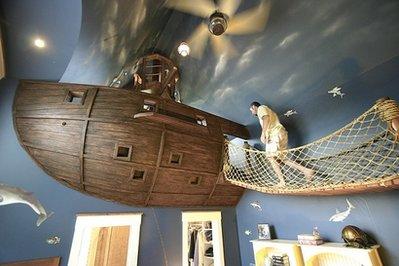 Un american a construit o navă de piraţi în casa în care locuieşte