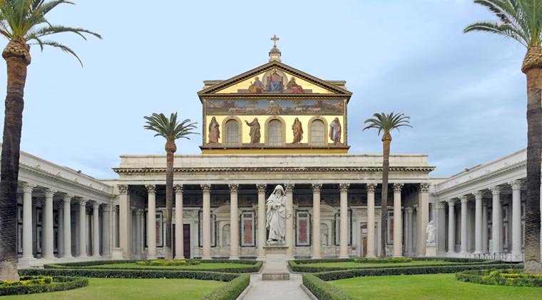 Romii care au ocupat Bazilica San Paolo refuză să plece