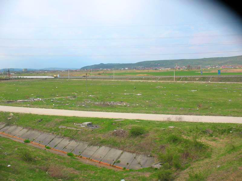 Râul Argeş, acoperit de gunoaie, ignorat de autorităţile statului 93768