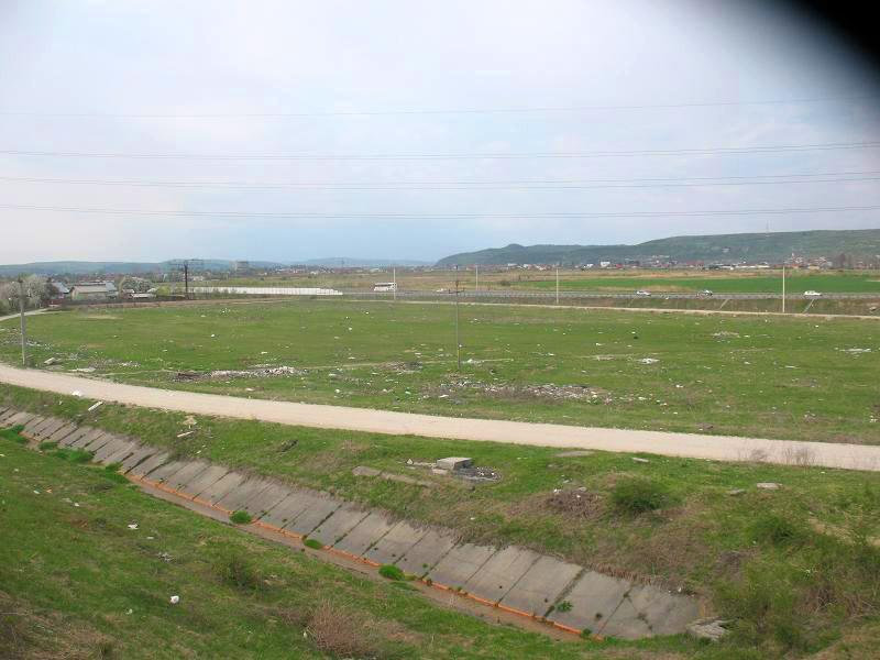 Râul Argeş, acoperit de gunoaie, ignorat de autorităţile statului 93769