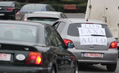 Taxa auto, ilegală: Este discriminatorie şi încalcă principiile de drept ale UE