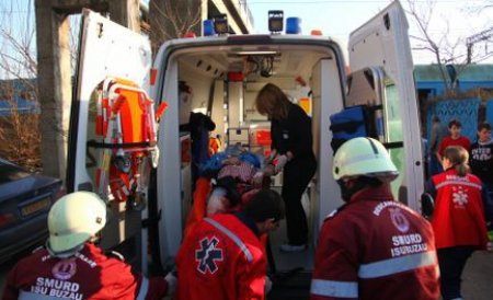 Zece răniţi, după ce un TIR s-a ciocnit cu un autobuz în Constanţa. Doi oameni, în stare gravă