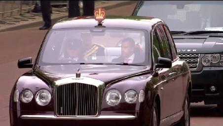 Prinţul William şi Kate Middleton, soţ şi soţie: S-au sărutat in balconul Palatului Buckingham 94077