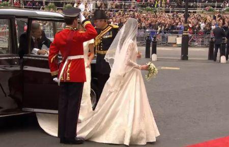 Prinţul William şi Kate Middleton, soţ şi soţie: S-au sărutat in balconul Palatului Buckingham 94085