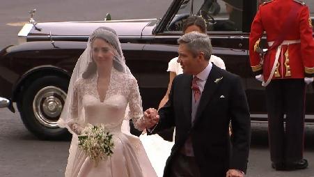 Prinţul William şi Kate Middleton, soţ şi soţie: S-au sărutat in balconul Palatului Buckingham 94087