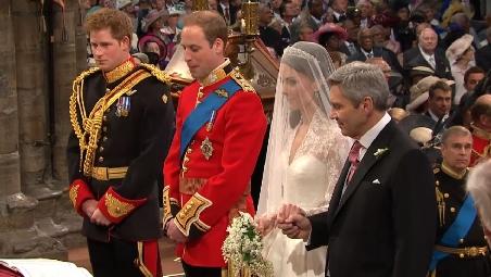 Prinţul William şi Kate Middleton, soţ şi soţie: S-au sărutat in balconul Palatului Buckingham 94091