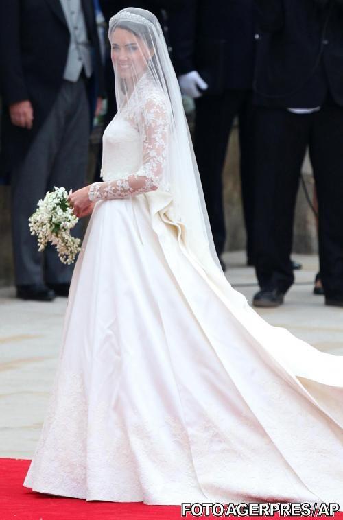 Prinţul William şi Kate Middleton, soţ şi soţie: S-au sărutat in balconul Palatului Buckingham 94102
