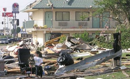 Bilanţ tragic în SUA: 329 de morţi, în urma celui mai mare dezastru din ultimii 80 de ani