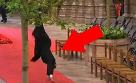 Momente amuzante de la nunta regală: Un preot a făcut acrobaţii pe covorul roşu