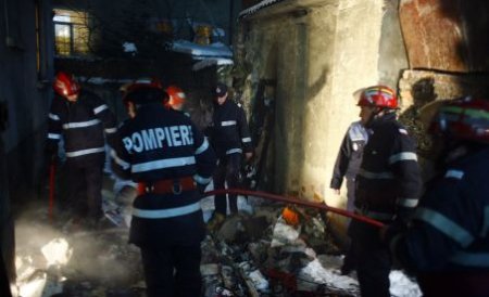 Un magazin din Argeş, distrus de flăcări. Pagube de 400.000 lei