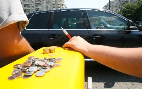 Un sibian a plătit în monede taxa pentru ridicarea maşinii, în semn de protest