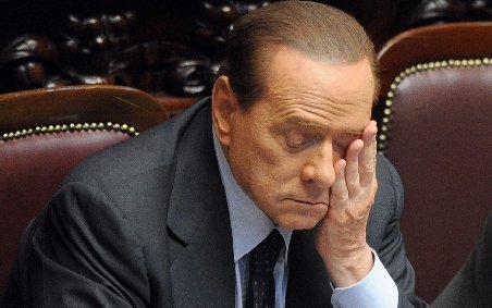 Berlusconi a adormit în timpul ceremoniei de beatificare a Papei
