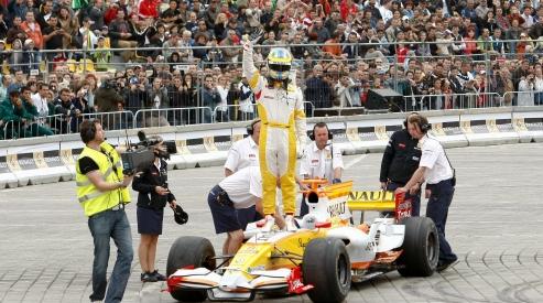 Un român a furat 200 kilograme de şuruburi de la tribunele de Formula 1 din Spania