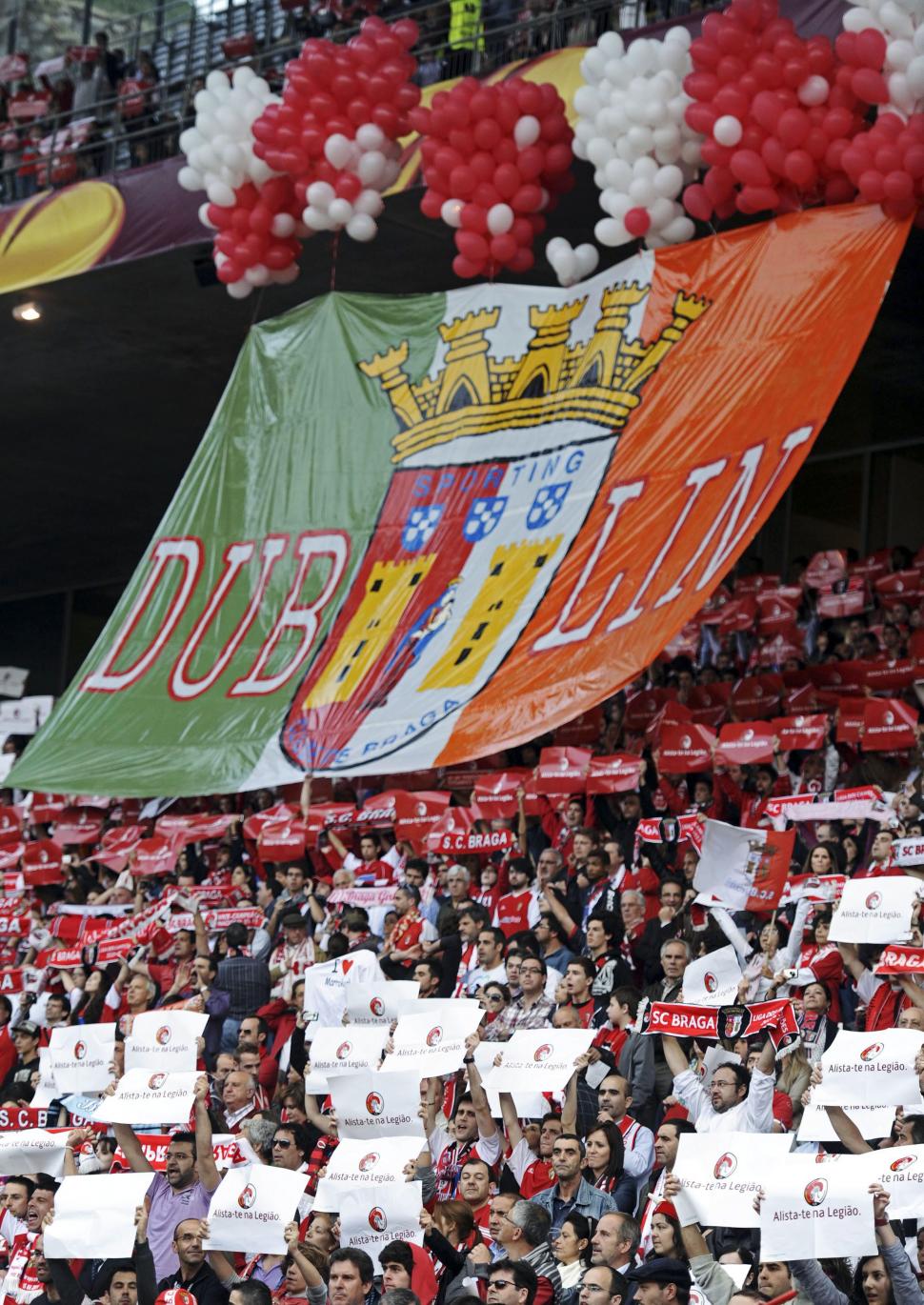 Fanii lui Sporting Braga au sărbătorit în stradă calificarea în finala Europa League 94697