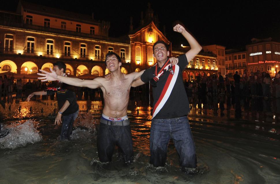 Fanii lui Sporting Braga au sărbătorit în stradă calificarea în finala Europa League 94701