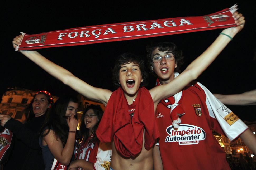 Fanii lui Sporting Braga au sărbătorit în stradă calificarea în finala Europa League 94702