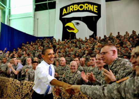 Obama i-a decorat pe militarii care l-au ucis pe Osama bin Laden