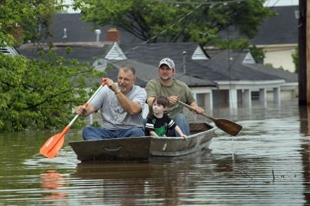 Inundaţii grave în cinci state din SUA şi în sudul Rusiei