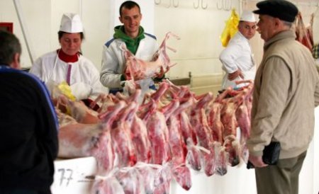 Producători: Carnea se va scumpi cu până la 10-12%, în următoarele trei luni