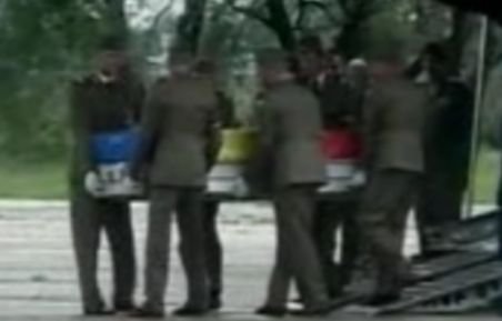 Trupul neînsufleţit al militarului român, decedat joi în Afganistan, a fost adus în ţară