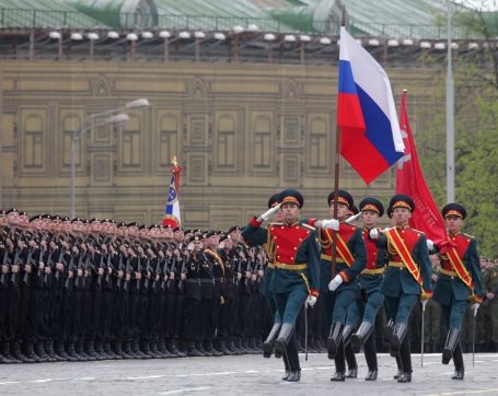 Peste 20.000 de soldaţi mărşăluiesc de Ziua Victoriei în Piaţa Roşie din Moscova