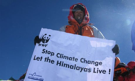 Record. La 51 de ani, Super Sherpa a escaladat Everestul de 21 de ori