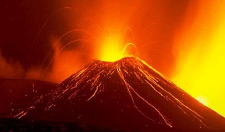 Panică în Italia, în urma erupţiei vulcanului Etna
