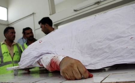 Imagini şocante. Un diplomat saudit a fost ucis în maşina sa, în Pakistan