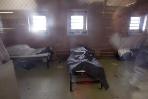 Imagini din închisoarea în care e deţinut şeful FMI. Presupusa victimă, „în stare de şoc” 95719