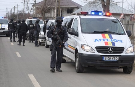 Controale la service-uri auto din Bucureşti: Poliţiştii caută piese contrafăcute