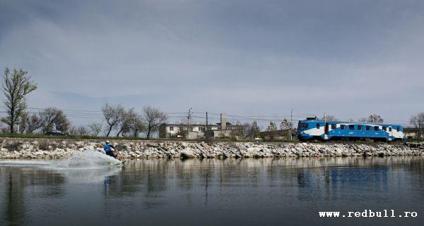 Un olandez a făcut wakeboarding tras de tren pe Lacul Techirghiol 95858