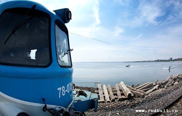 Un olandez a făcut wakeboarding tras de tren pe Lacul Techirghiol 95859