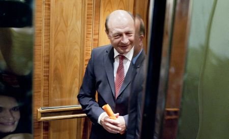 Băsescu: Bucureştiul nu are nevoie de referendum. Parlamentul decide dacă desfiinţează sectoarele